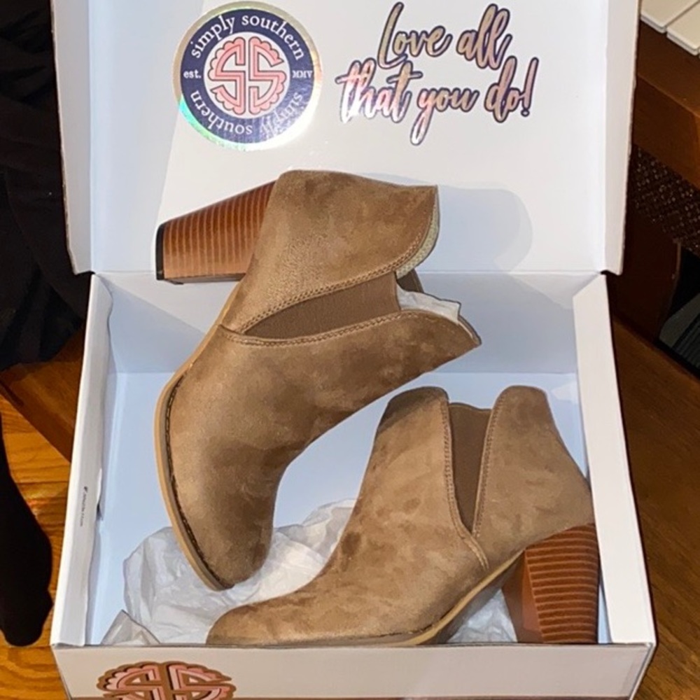 NWT SALE🔥💜 SIMPLY SOUTHERN booties w/heel size 7
